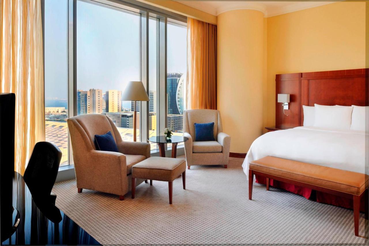 Marriott Marquis City Center Doha Hotel Екстер'єр фото A room at the Jumeirah Emirates Towers Hotel