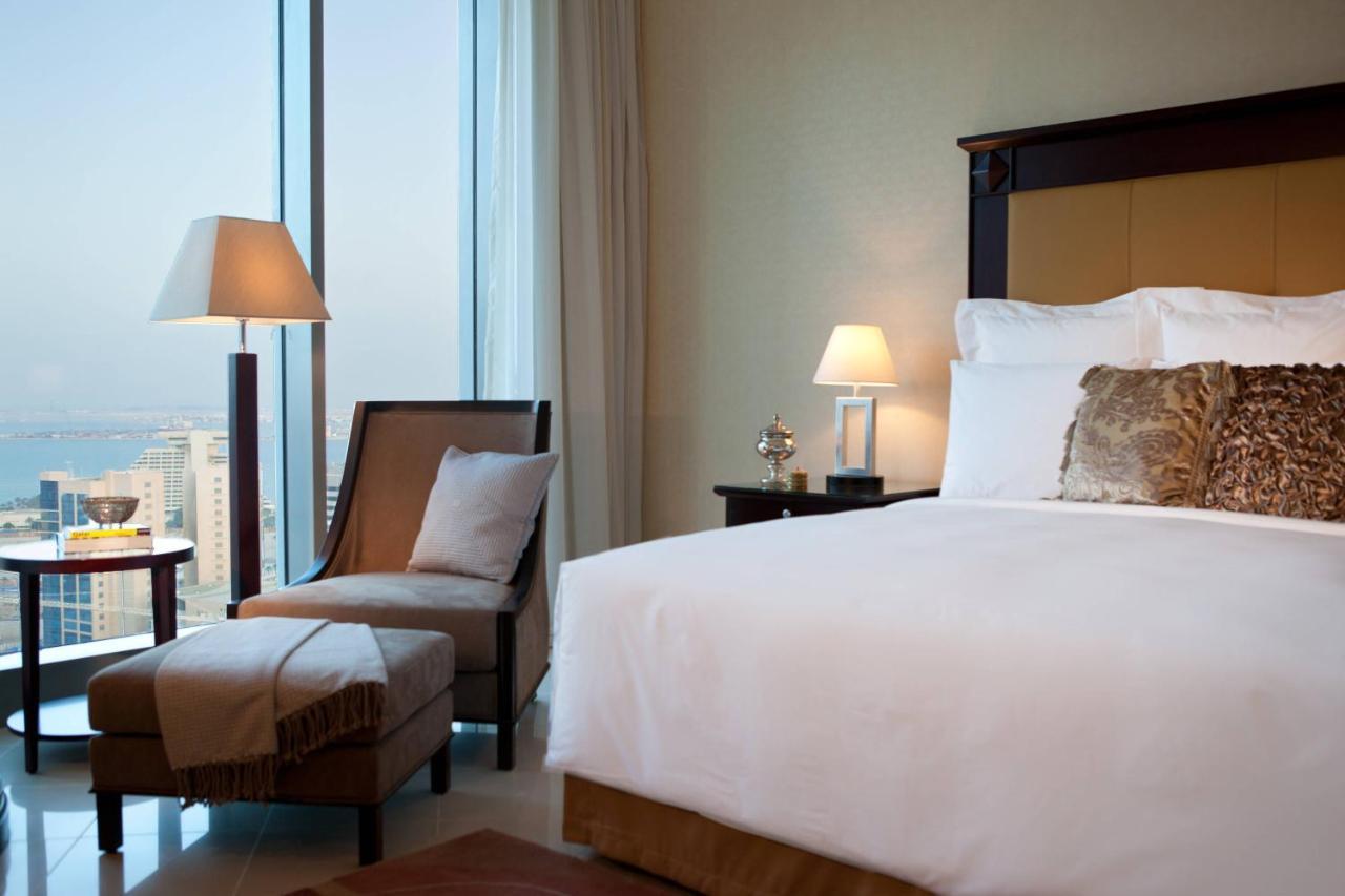 Marriott Marquis City Center Doha Hotel Номер фото A bedroom at the Ritz-Carlton, DIFC