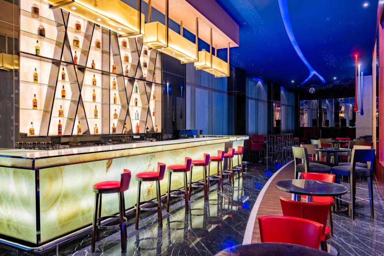 Marriott Marquis City Center Doha Hotel Екстер'єр фото The bar at the 101 lounge
