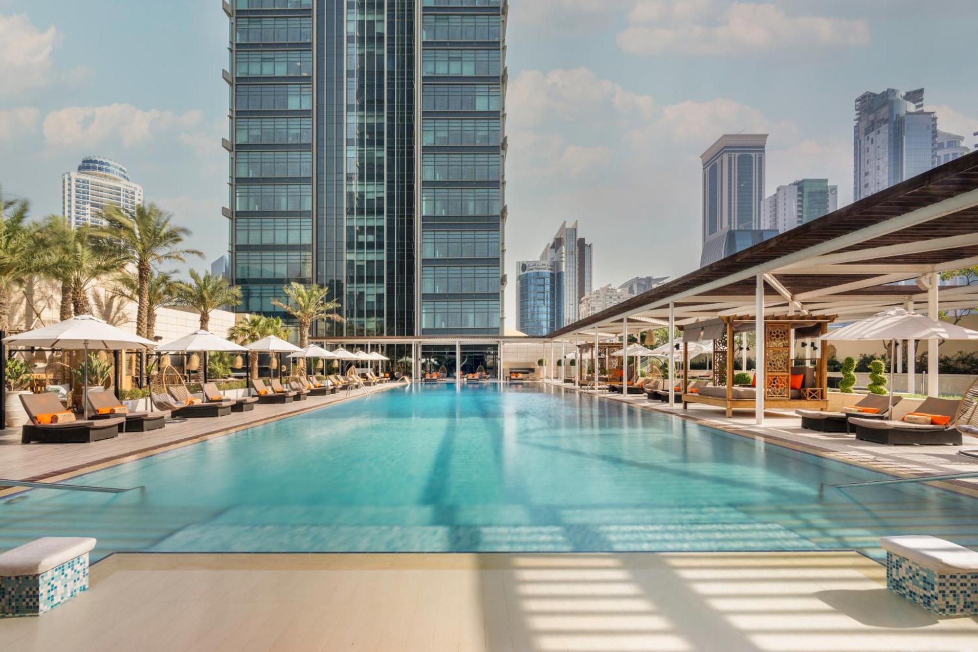 Marriott Marquis City Center Doha Hotel Екстер'єр фото The swimming pool at the hotel