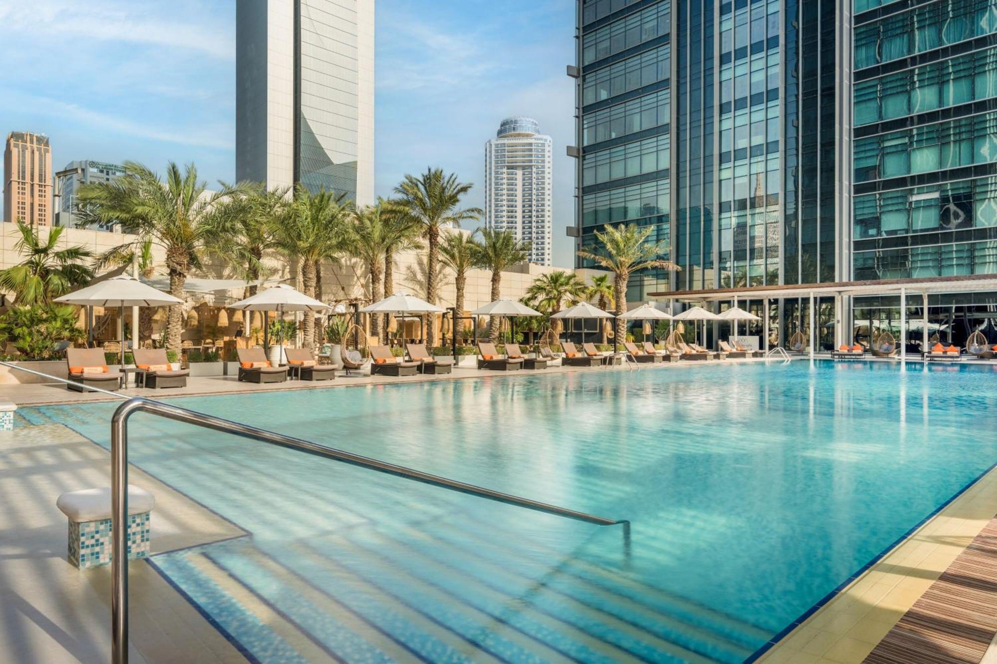 Marriott Marquis City Center Doha Hotel Екстер'єр фото The swimming pool at the hotel