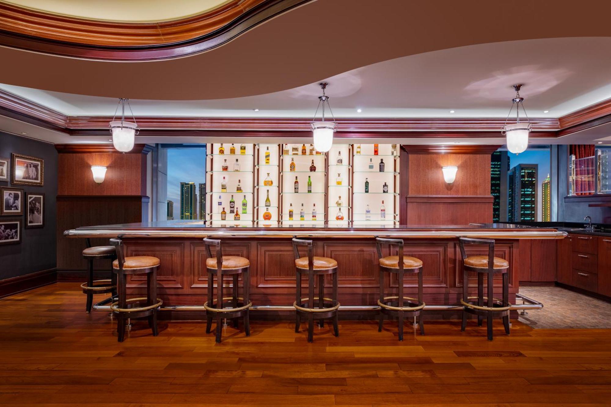 Marriott Marquis City Center Doha Hotel Екстер'єр фото The bar at the 360 Lounge