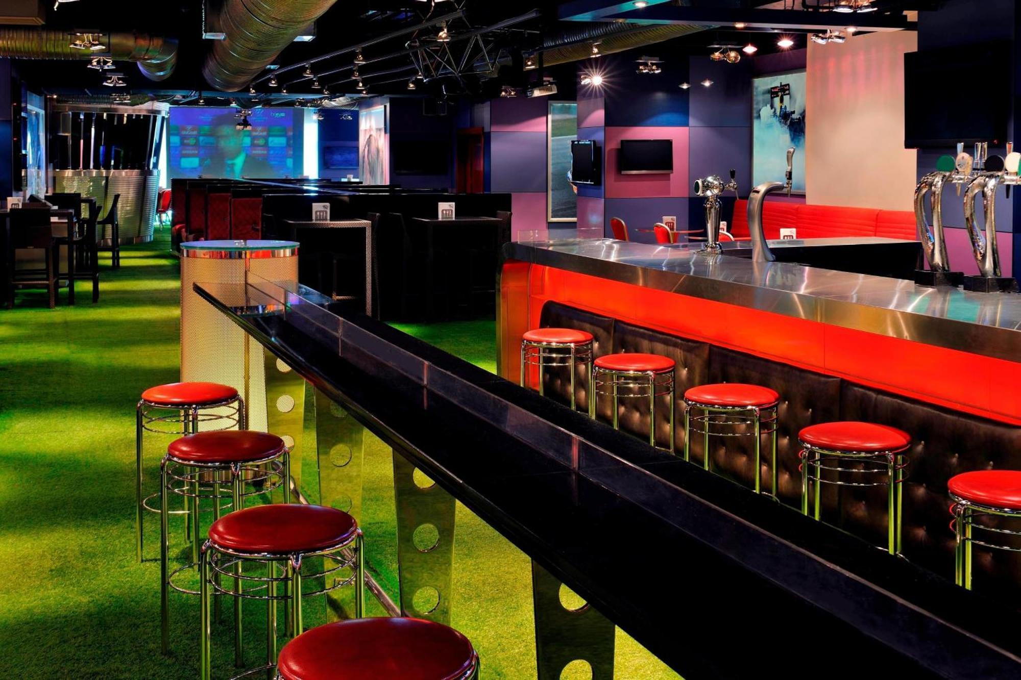 Marriott Marquis City Center Doha Hotel Екстер'єр фото The interior of the bar